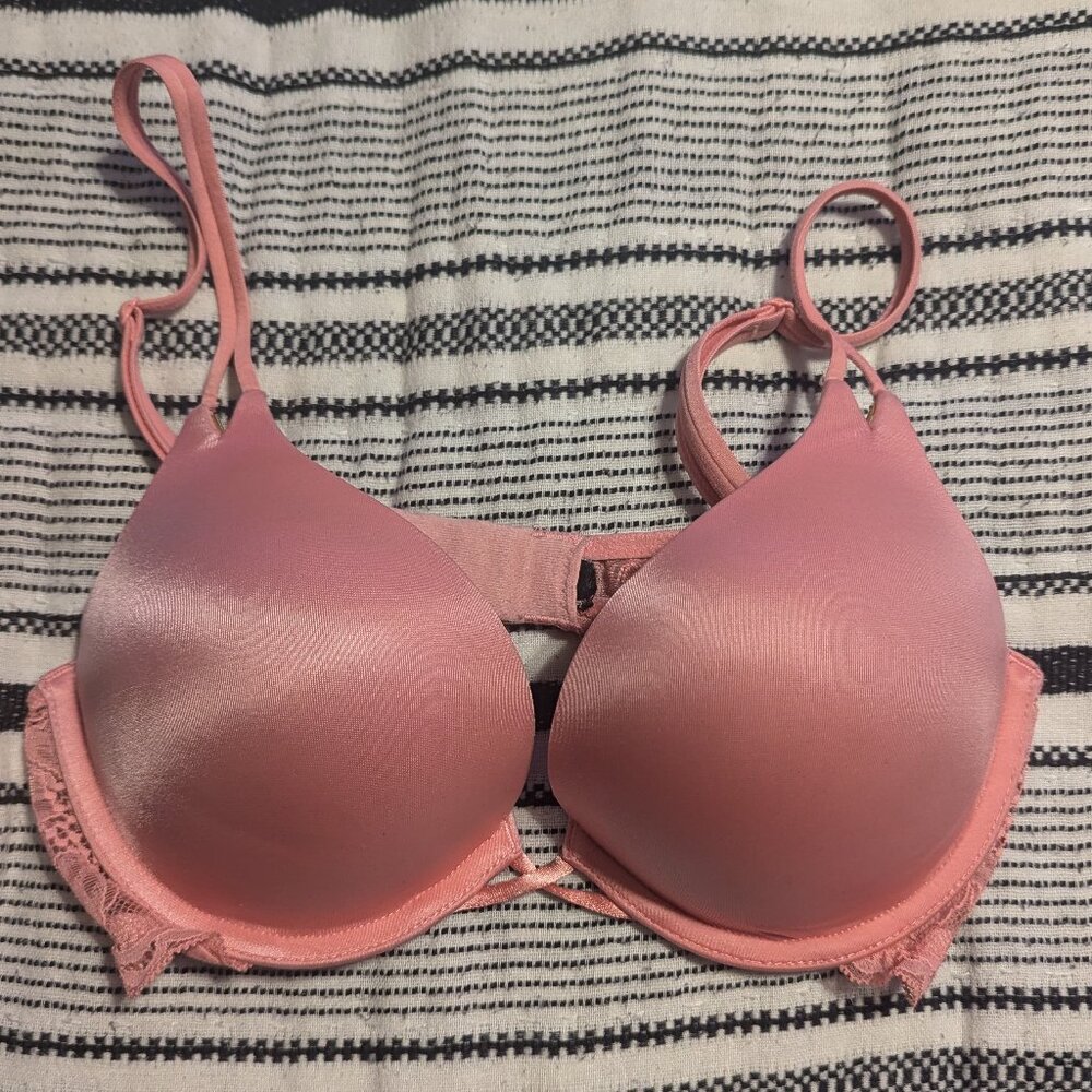 Victoria's Secret Bombshell Add 2-Cups Smooth Bra - Pink 32B.
